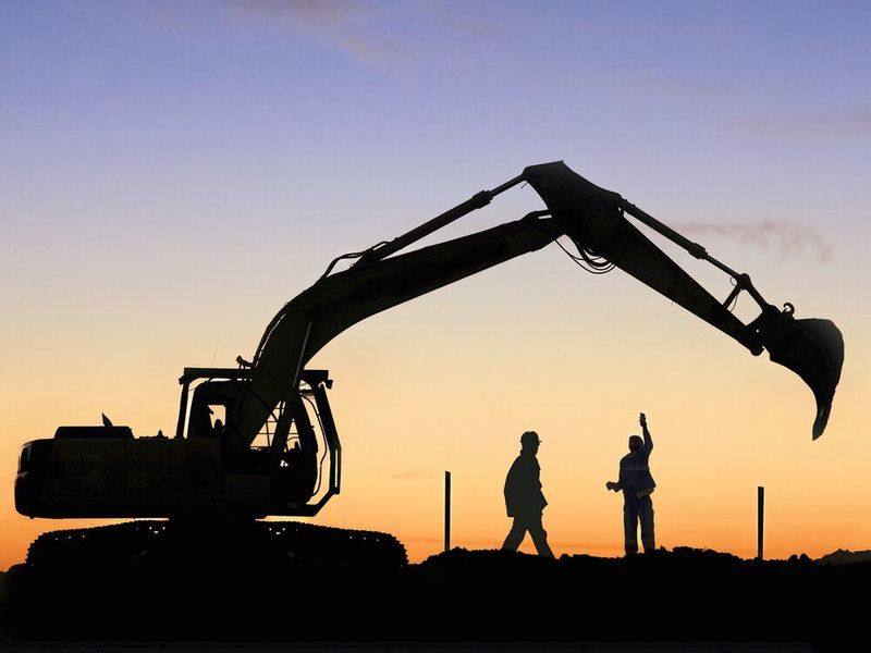 Ein Bagger beispielsweise bewegt täglich riesige Erdmengen. Dabei ist die Maschine Schmutz, Staub, Schlamm und Steinschlag ausgesetzt: extreme Belastungen für den Bagger und dessen einzelne Komponenten. (SKF)
