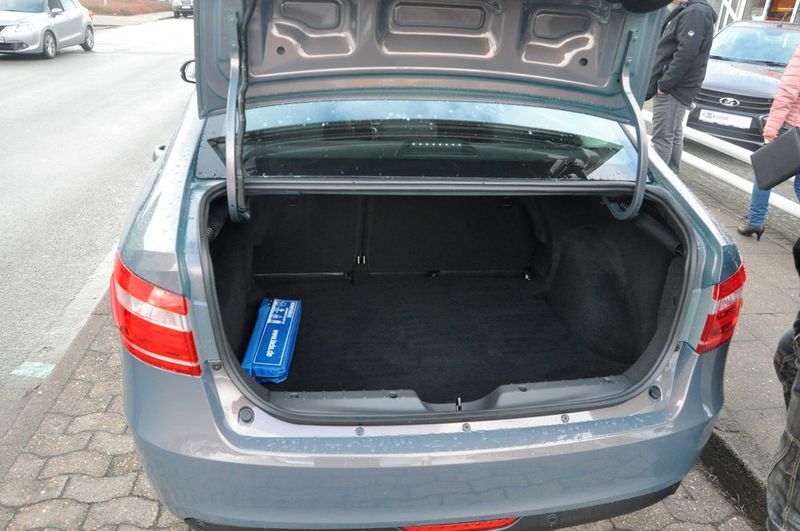 Der Kofferraum schluckt 480 Liter. (Grimm / »kfz-betrieb«)