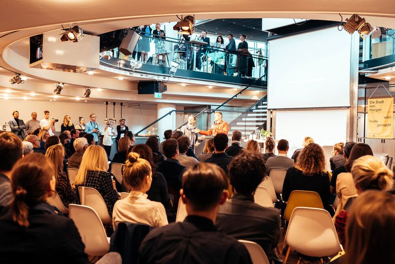 Zahlreiche Besucher waren vor Ort. (Mini)