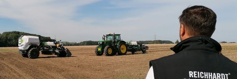 Reichhardt präsentiert als Teil des Projektkonsortiums „Feldschwarm“ autonome Landmaschinen in Schwarmkonfiguration.(Bild:  Reichhardt)