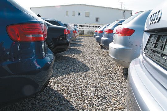 In der Gebrauchtwagenstadt in Kitzingen (An der Staustufe 2a) wartet ein großes Angebot an Fahrzeugen auf die Sessner-Kunden. (Archiv: Vogel Business Media)