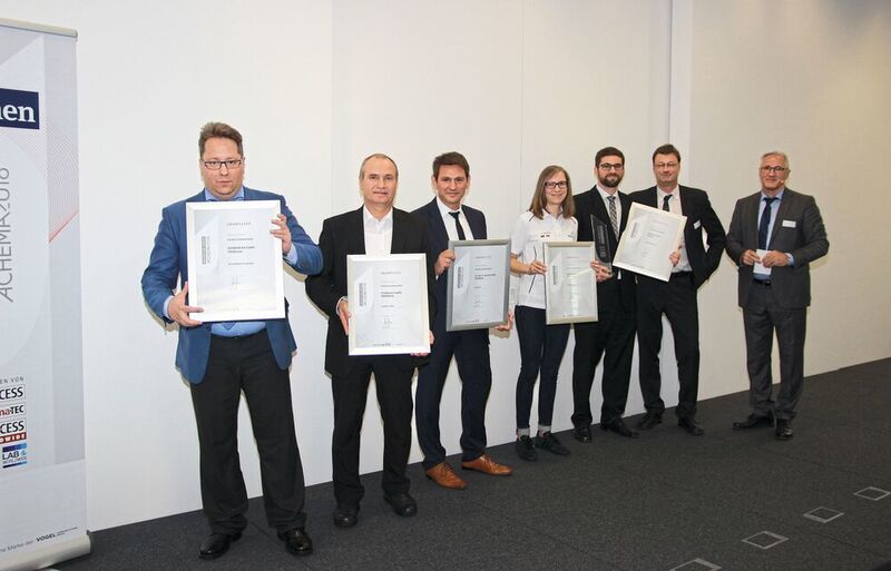 Pumps/Compressors: Dr. Sebastian Rickers (3rd from right) accepts the prize for Seepex from Deputy Editor-in-Chief PROCESS Dr. Jörg Kempf (2nd from right). On the shortlist: K. Busch, Jessberger, KSB and Prominent. (PROCESS Worldwide)