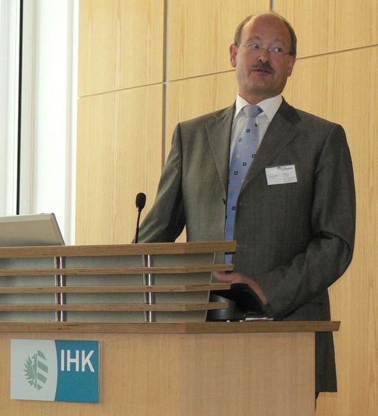 Prof. Dr. G. Reinhart, Bayerisches Kompetenznetzwerk für Mechatronik, fordert: „Mit Mechatronik sollte man bereits in der Kindheit, in der Schule. beginnen.“ (Archiv: Vogel Business Media)