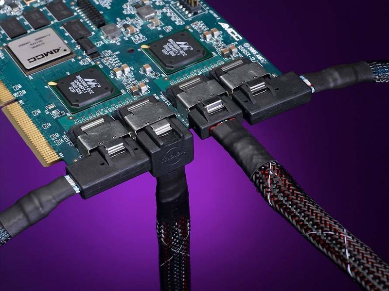 SFF-8087 Mini-SAS 4i für interne SAS- und SATA-Verbindungen. Vier Kanäle pro Anschluss. Diese Abbildung zeigt verschiedene Varianten dieses Standardanschlusses mit alternativen Steckoptionen. (Archiv: Vogel Business Media)