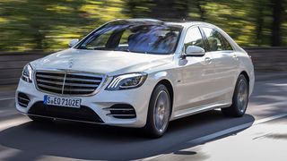 Die Stuttgarter treiben die Elektrifizierung mit einem Plug-in-Hybrid namens S 560 e voran. (Daimler)