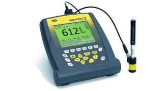 Das portable Härteprüfgerät Equotip misst nach dem dynamischen Leeb-Verfahren. Durch die Flexibiliät dieser Technik ist es für einen weiten Applikationsbereich geeignet. Bild: Proceq (Archiv: Vogel Business Media)
