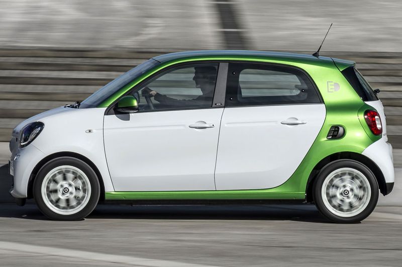 Mit einer Gesamtlänge von nur 3,50 Metern ist im Forfour deutlich mehr Platz als im Fortwo.  (Smart)