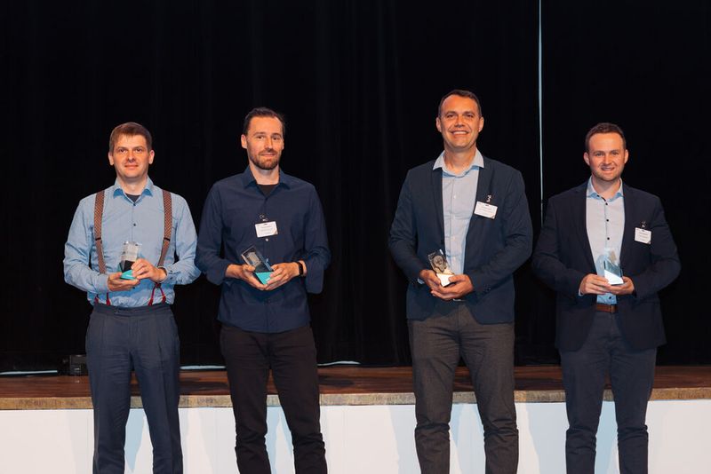 Die Gewinner des 8 PCB Design Awards (Bild: Pia Simon photography)