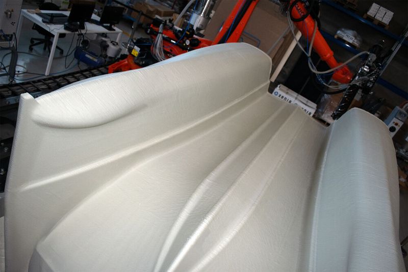 Der Katamaran wurde mithilfe robotischer 3D‑Drucktechnologie produziert, mit dem Ziel, ein Produkt zu entwickeln, das industrialisiert und skaliert werden kann.  (Bild: Caracol)