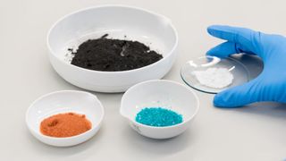 Recycling von E-Auto-Batterien: Aus Schwarzer Masse wird Nickel, Kobalt, Lithium und Graphit gewonnen. (Bild: Aurubis)