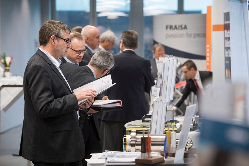 Der Kongress und die Tischmesse im Foyer boten einen angenehmen Rahmen für Gespräche und das Networking. (Thomas Entzeroth)