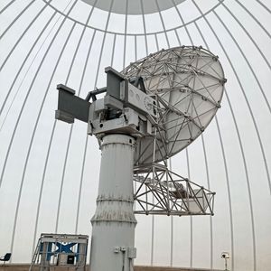 Doppler-Wetterradar: Misst nicht nur die Entfernung, sondern auch die Geschwindigkeit von Objekten – egal, ob Tornados oder Insekten. (Bild:  Elske Tielens)