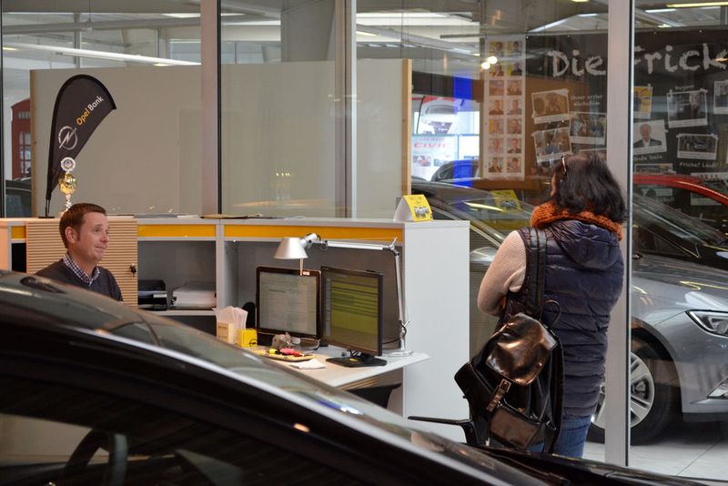 Die Fricke-Mitarbeiter werden privat oft positiv auf die Anzeigenmotive angesprochen. (Bild: Rehberg / »kfz-betrieb«)