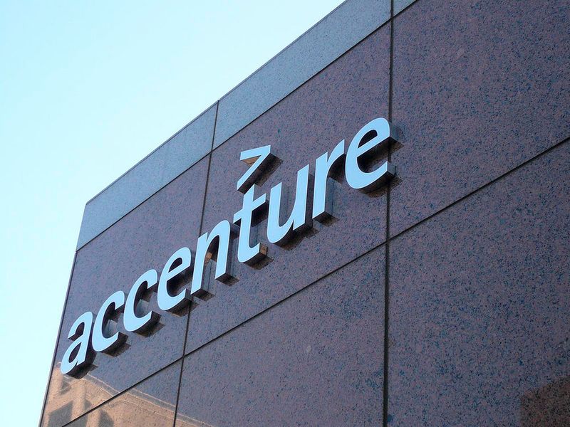 Platz 5: Accenture. Die Mitarbeiter loben u.a. die guten Weiterentwicklungsmöglichkeiten, kritisieren aber teilweise den hohen Arbeitsaufwand. (Bild: Michael Gray)