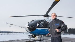 Seit zehn Jahren ist Uwe Göhman Testpilot eines Hubschraubers, der zu einem fliegenden Simulator ausgebaut wurde. (DLR)