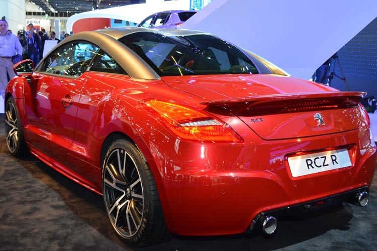 Endlich kommt der RCZ R – das bislang leistungsstärkste Löwenmodell – als Serienfahrzeug. Keine sechs Sekunden braucht der mit 270 PS bestückte Sportwagen für den Sprint von 0 auf 100. (Foto: Rehberg)