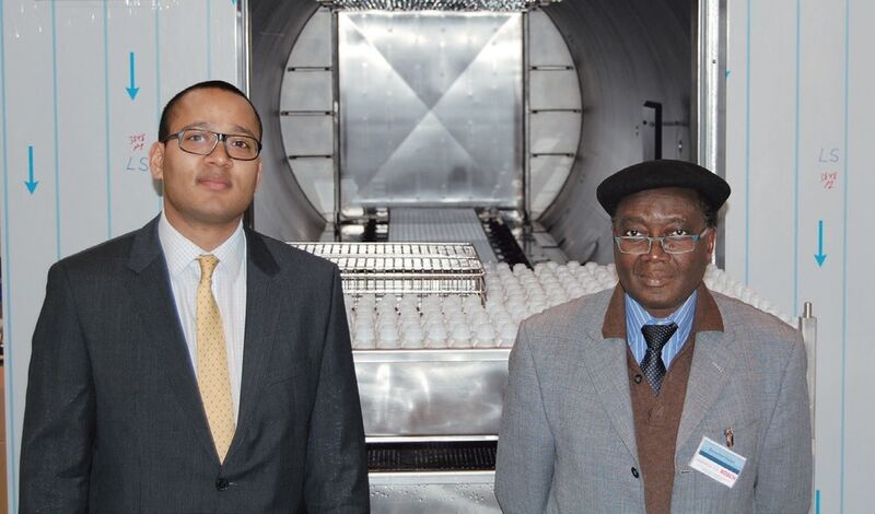 Dr Dovi-Akué (right) and his son rely on the specialists and the sterilizer from the Boschsubsidiary, SBM. (Source: Bosch Packaging Technology)