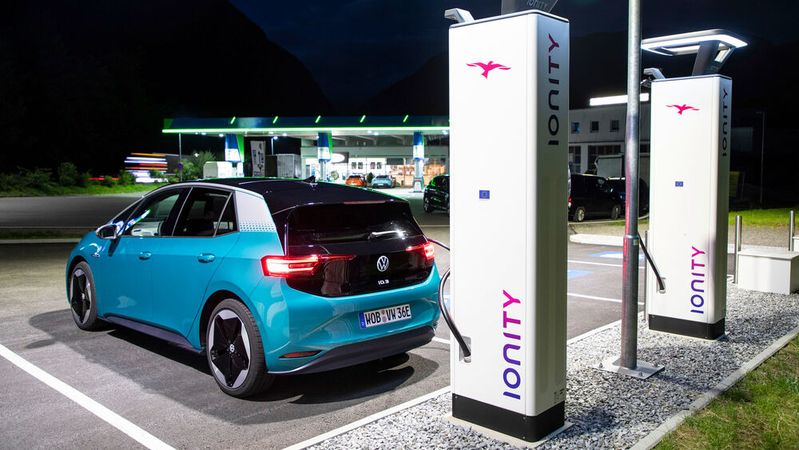 Der Betrieb von E-Autos wird in diesem Jahr teurer.(Bild:  Volkswagen)