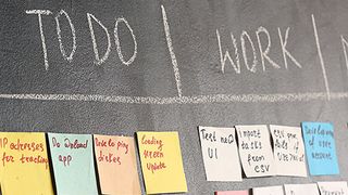 Je weniger Unbekannte hinsichtlich Infrastruktur und Softwarekomponenten vorhanden sind, desto leichter lässt sich der schnellste, sicherste und kosteneffizienteste Weg in die Cloud ermitteln. (Bild: © Pixel-Shot - stock.adobe.com)