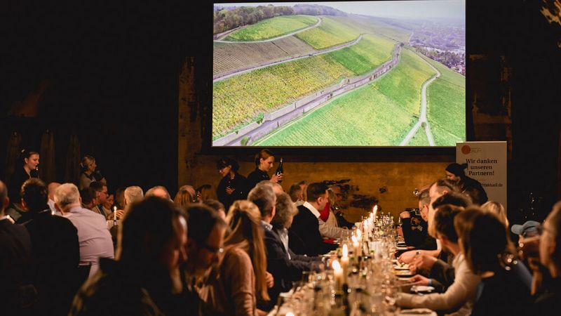 … Weinprobe inklusive Informationen zum Weinland Franken im Würzburger Hofkeller. (Bild: Stefan Bausewein)