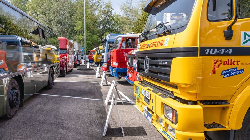Eine neu konstruierte schwere Klasse erschien 1996 unter dem Namen Actros. Erstmals erhielten die schweren Fahrzeuge damit einen eigenen Namen. 2003 kam das Facelift Actros MP2. 2008 folgt das dritte Facelift Actros MP3. Seit 2011 ist die zweite Generation Actros (Neuer Actros, werksintern SFTP, Strategic Future Truck Program) auf dem Markt. (Bild: Daimler Truck AG)