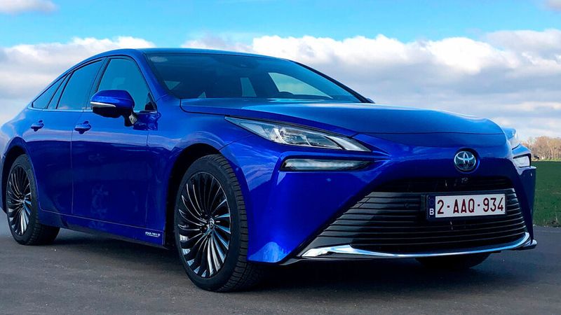 Der neue Toyota Mirai kommt mit verbesserter Brennstoffzellentechnik bis zu 650 Kilometer weit. (Solveig Grewe / mid)