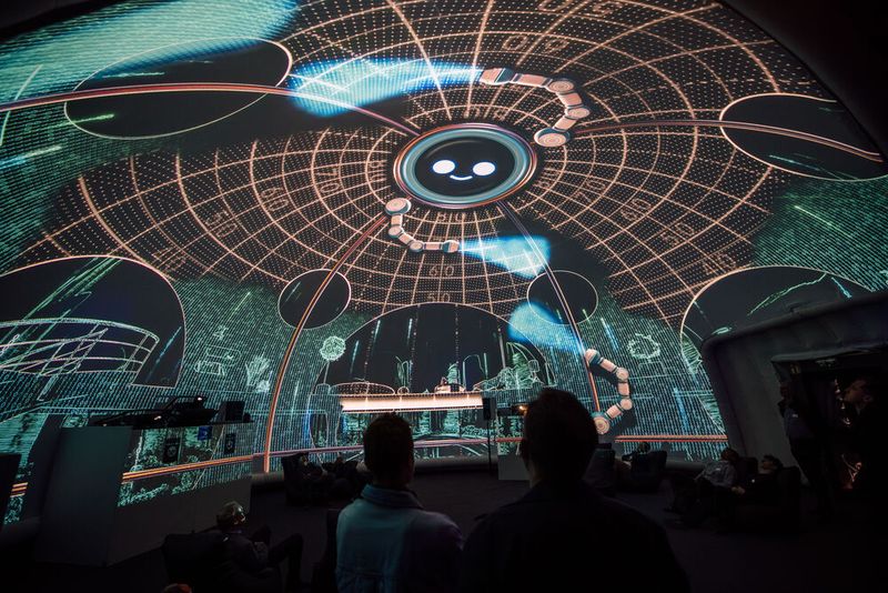 Im 360-Grad Kino wird die Reise von der Digitalisierung erklärt.  (Bild: David Biedert)