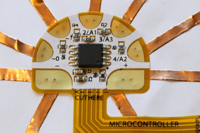 Auc ein Mikrocontroller-Modul ist erhältlich (Chibitronics)