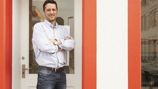 Marcel Schmucki, Geschäftsführer Schmucki Handels AG bezieht über Swisspower Energy Strom vom freien Markt – seine Liegenschaften und Betriebe merken den Unterschied nicht, Schmucki nur im Portemonnaie. (Bild: Schmucki Handels AG)