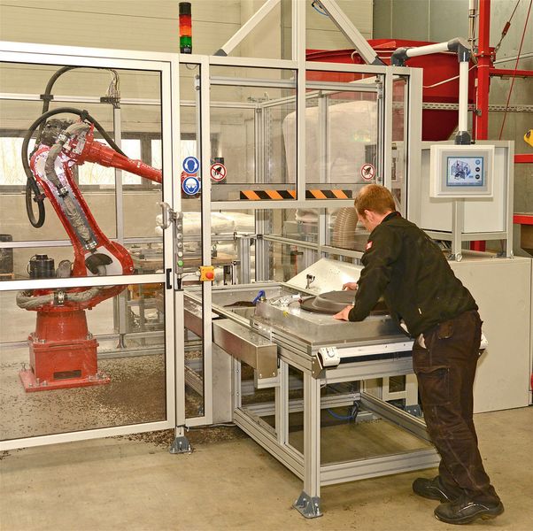 Die Beschickung der Anlage erfolgt im Hinblick auf maximale Flexibilität bewusst manuell. (Ralf Högel)