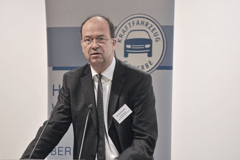 ZDK-Hauptgeschäftsführer Axel Koblitz: „Künftig werden Handel und Werkstatt immer weniger private Kunden haben – die Flottenbetreiber werden mehr unter den Kunden.“ (Bild: Zietz/»kfz-betrieb«)