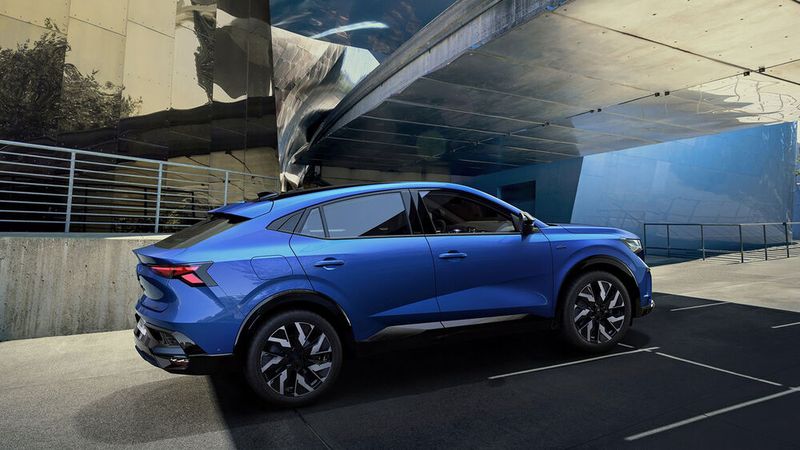 Der Rafale bietet eine sportliche Aura mit nach hinten abfallender Dachlinie. (Bild: Renault)