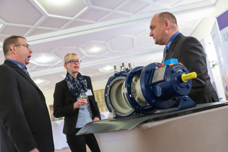 Impressionen der Förderprozessforen 2019: Beim Pumpen- und Schüttgut-Forum diskutieren Experten an zwei Tagen über Probleme bei Förderprozessen. Dabei steht der praxisorientierte Austausch und die gemeinsame Lösungsfindung im Vordergrund des Netzwerktreffens der Pumpen- und Schüttgut-Community. (Stefan Bausewein / PROCESS)
