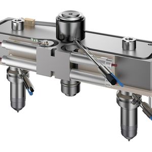 Two-cavity hot runner: In the Kron mould a two-cavity hot runner works with gating onto sub-runners so that a total of four finished parts are produced per cycle.