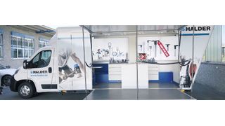 Ein mobiler Messestand direkt vor Ort: Der Showroom von Halder zeigt sein Angebot.  (Halder)