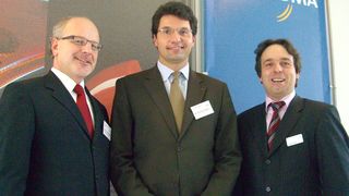 Kundenorientierung muss bei Innovationen in Maschinenbau weiter zunehmen, sind sich die Initiatoren der Studie „Wachstum in Maschinenbau“ (v.l.n.r.)Prof. Ronald Gleich, Dr. Thomas Steiger und Hartmut Rauen überzeugt Bild: Fouhy (Archiv: Vogel Business Media)