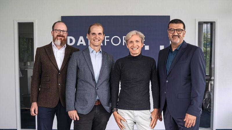 Die erweiterte Führung von Dataforce: (v.l.) Marcus Blum (CFO), Mirko Meyer-Wehmann (CIO), Marc Odinius (CEO), Levent Simal (CSO).(Bild:  Dataforce)
