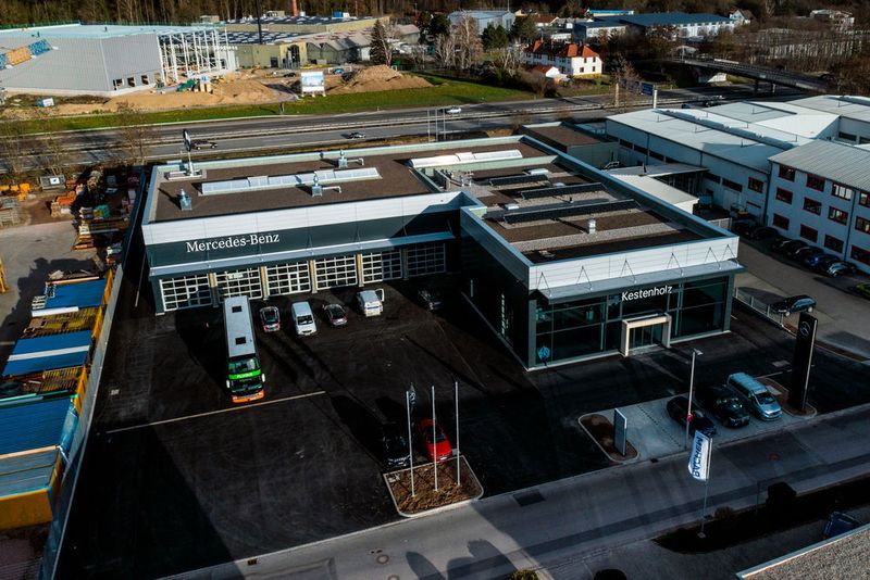 Das neue Mercedes-Benz-Nutzfahrzeugzentrum der Kestenholz-Gruppe in Weil am Rhein ist auf rund 10.000 Quadratmetern großzügig angelegt. (Kestenholz)