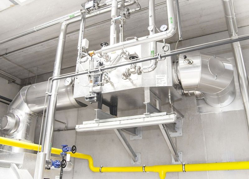 The condensing heat exchanger made of stainless steel raises energy utilisation. (Picture: Bosch Industriekessel)