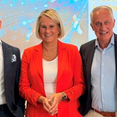 Die Verantwortlichen der SPS sind wie gewohnt zuversichtlich, was den Erfolg der Messe angeht: Steffen Winkler (CSO Business Unit Automation, Bosch Rexroth AG und Vorsitz des Ausstellerbeirats der SPS), Sylke Schulz-Metzner (Vice President SPS Mesago Messe Frankfurt), Martin Roschkowski (Geschäftsführung Mesago Messe Frankfurt) (v.l.) (Bild: Stefanie Michel)