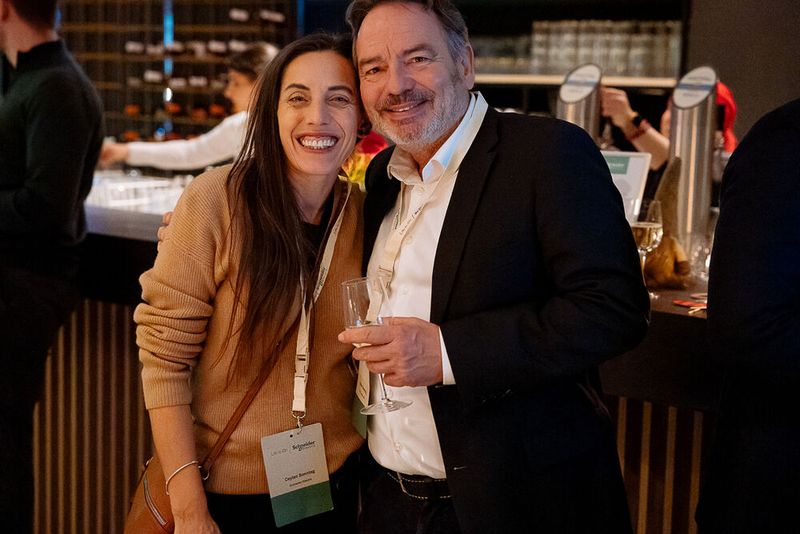 Die beiden kennen sich schon lange: Ceylan Sonntag (Schneider) und Hannes Sieverling (EDP) (Bild: Schneider Electric)