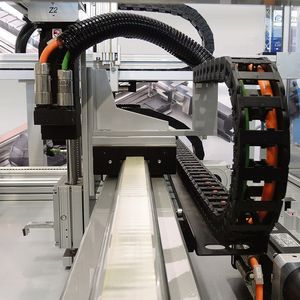 Nur Komponenten herzustellen, genügt nicht: Immer mehr Hersteller von Linearführungen setzen auf Systemlösungen und Intelligenz.