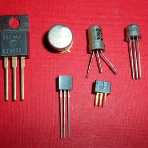 Verschiedene Transistoren.(Bild:  Transistors.agr /ArnoldReinhold / CC BY-SA )