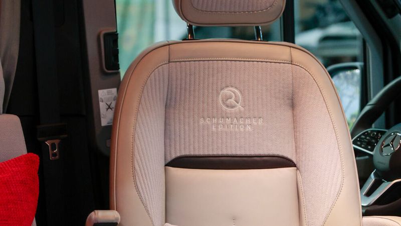 Speziell gebrandet sind auch die Sitze im Campervan. (Bild: Messe Düsseldorf / ctillmann)