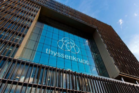 Neuigkeiten vom Umbau des Konzerns Thyssenkrupp zu einer Holding! Wie man jetzt erfahren darf, heißt im Zuge dessen die Sparte Thyssenkrupp Materials Services nun TK Accelis. Was dahintersteckt, verrät dieser kurze Bericht ...(Bild:  Thyssenkrupp)