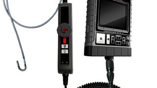 Mit dem drehbaren Sondenkopf kann der Anwender direkt ohne Spiegel  die vermuteten Schadstellen prüfen. (Busching)