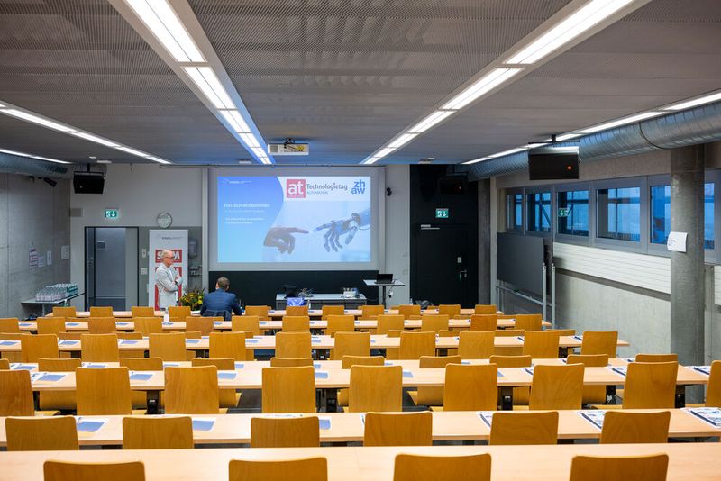 Der at-Technologietag Automation an der ZHAW School of Engineering in Winterthur brachte den Teilnehmern Ideen und Anregungen, wie sie die Zukunft der industriellen Automation gestalten können. (Bild: Thomas Entzeroth)