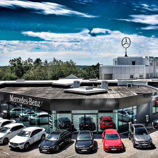 Das Pirmasenser Betrieb des Autohaus Reinhard ist seit neuestem ein Mercedes-Leuchtturmstandort.(Bild:  Autohaus Reinhard)