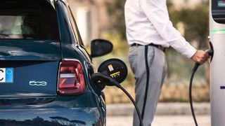 „Turbo für gebrauchte Stromer“ heißt das Projekt des BVfK, um den Absatz an gebrauchten Hybrid- und Elektrofahrzeugen anzukurbeln. (Bild: Fiat)