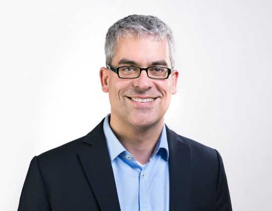 (Dr. Jörg Herbers rät dazu, sich beim Tracing im Unternehmen nicht nur auf die offizielle Corona-Warn-App zu verlassen.   Bild: Inform)